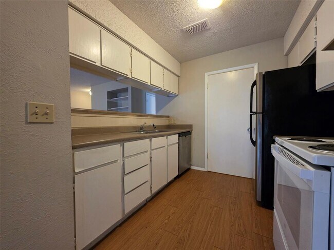 Photo - 11900 Alpheus Ave