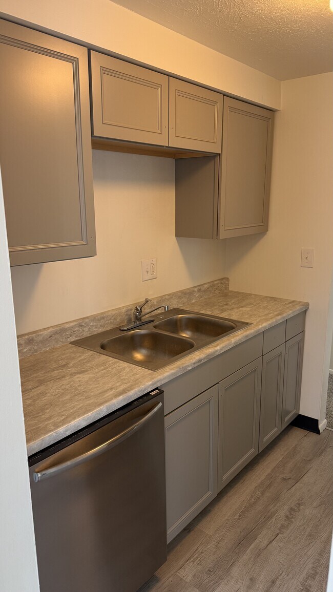 Photo - 370 Newton Cir