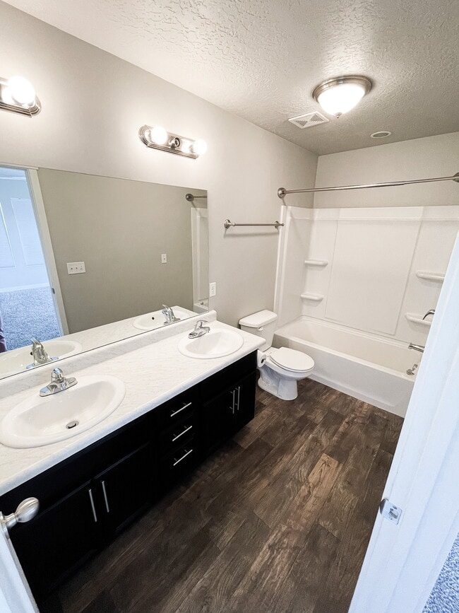 Photo - 631 E 380 N