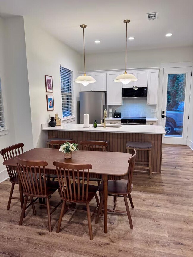 Photo - 637 E Seaboard St