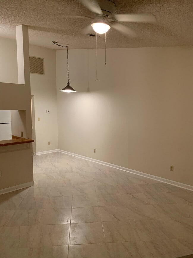 Photo - 2299 Sandpiper St