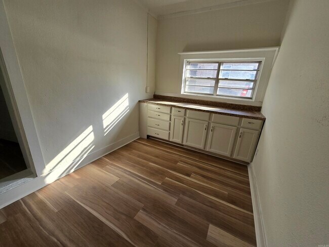 Photo - 709 W 44th St