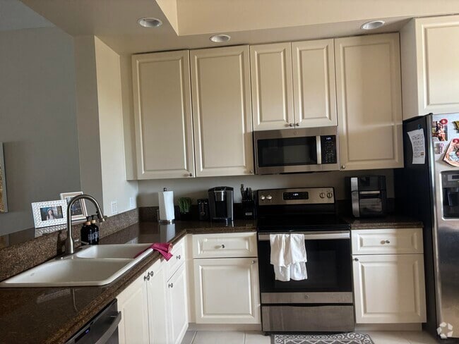 Building Photo - 30 Harbour Isle Dr W Unit Ph-05 Rental