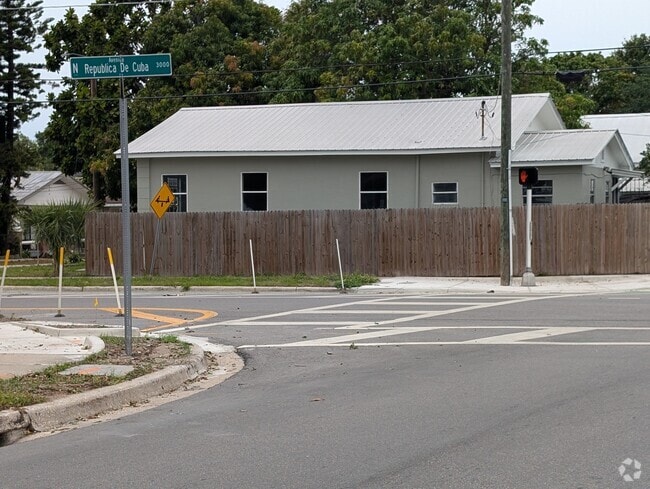 Building Photo - 1316 Holmes Ave Rental