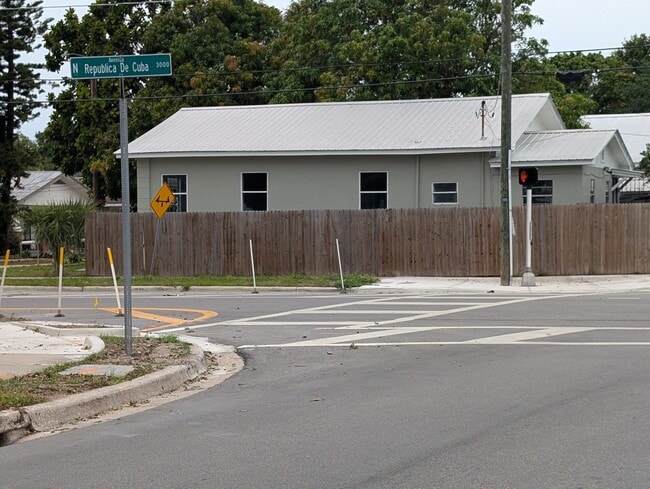 Photo - 1316 Holmes Ave Casa