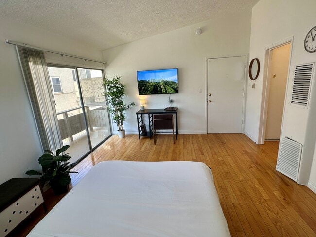 Photo - 214 S Arnaz Dr