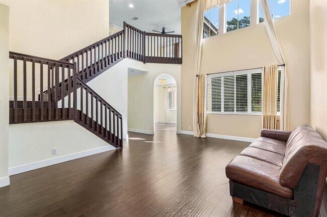 Photo - 1325 Camellia Cir