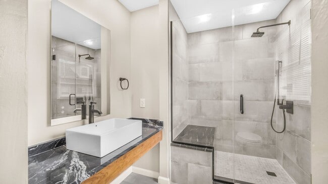 Building Photo - UPDATED 2BR/2.5 BA Condo with Garage in th...