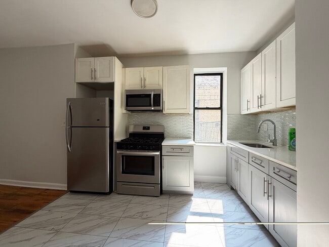 Building Photo - 161 Bergen Ave