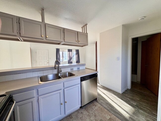 Photo - 3575-3528 28th St