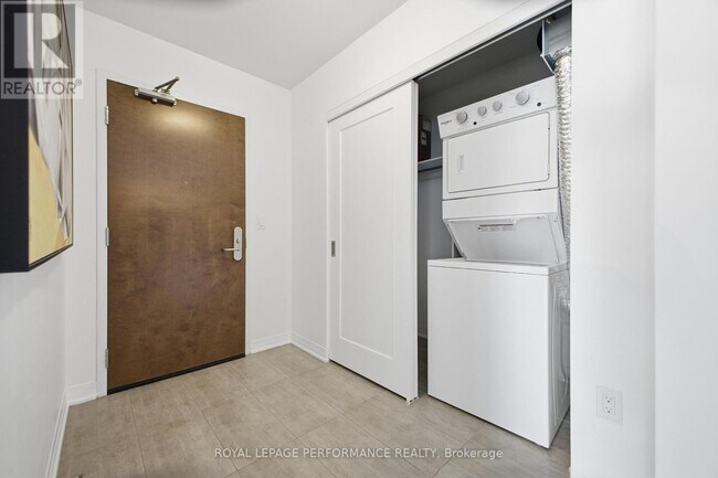 Photo - 805 Carling Ave Unité 3502