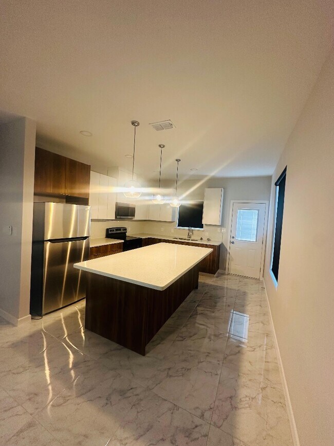 Photo - 2012 Selena St