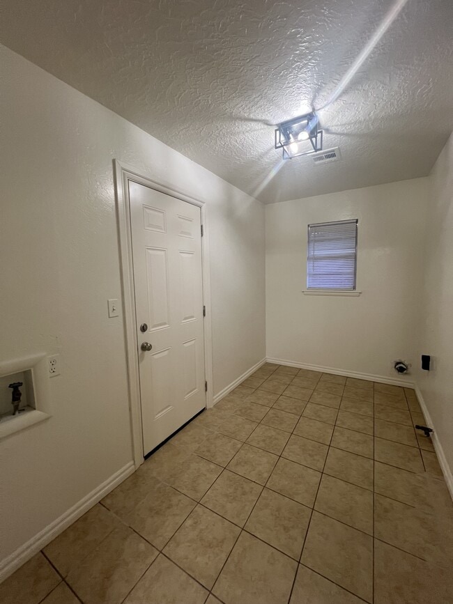 Photo - 1616 Chautauqua Ave