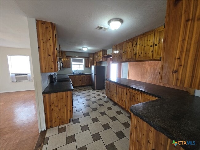 Photo - 702 Anaqua Ave