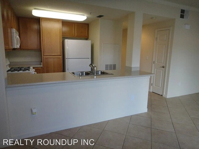 5201 Laguna Oaks Dr Unidad 126