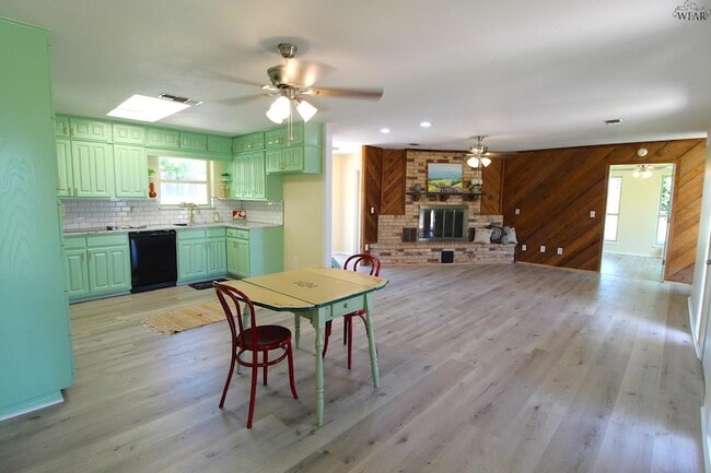 Photo - 1218 Christine Rd