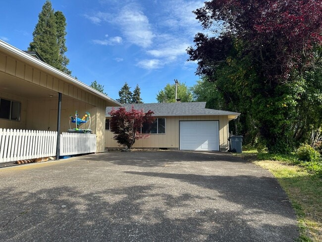 Building Photo - 475 NW Walnut Blvd