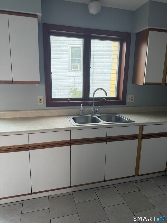 Photo - 204 Booth St