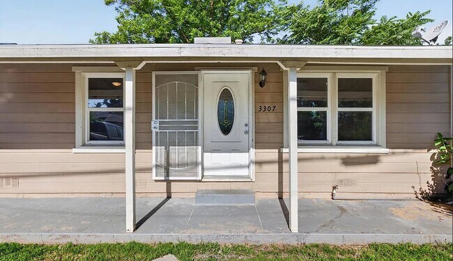Photo - 3307 Belden St