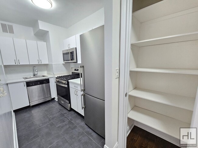 Photo - 5 AVENUE Unit 17E