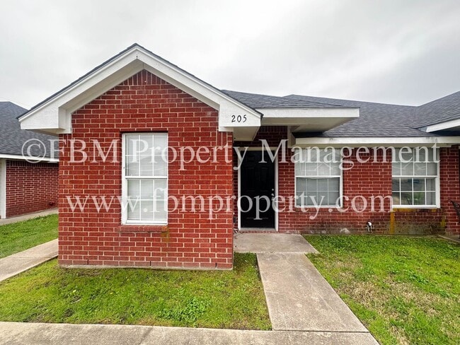 Building Photo - 205 West Lamar St Rental