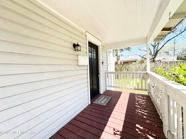 Photo - 2745 Gilmore St