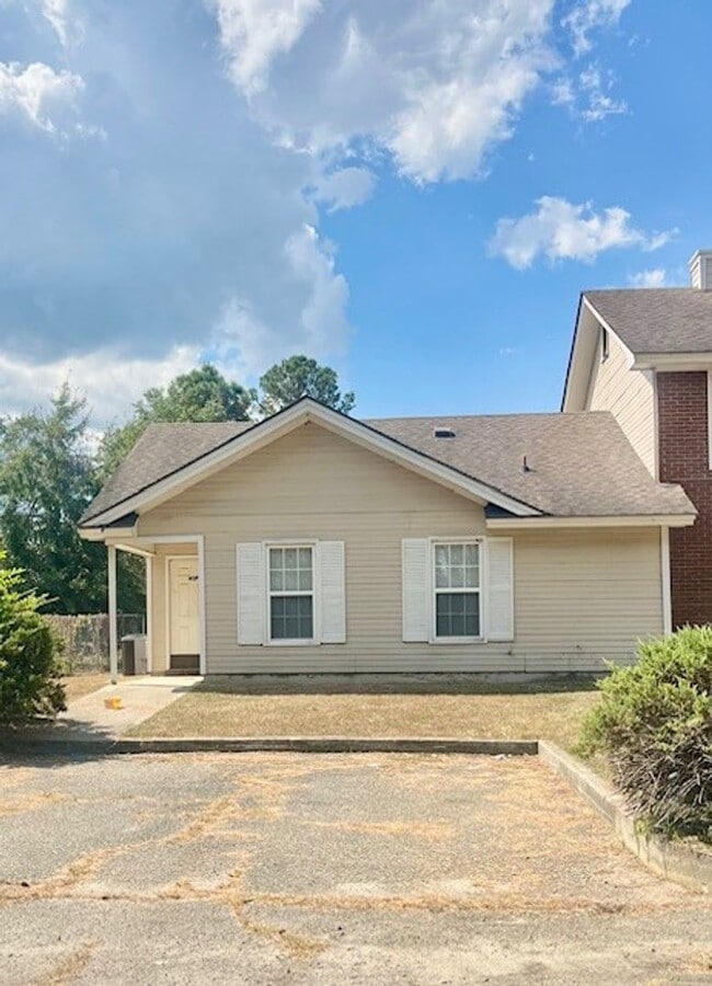 Building Photo - 407 Lugenia Blvd Unit 407 Lugenia Dr Rental