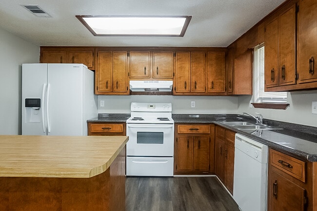 Photo - Beautiful 3 Bedroom Brick Ranch Home