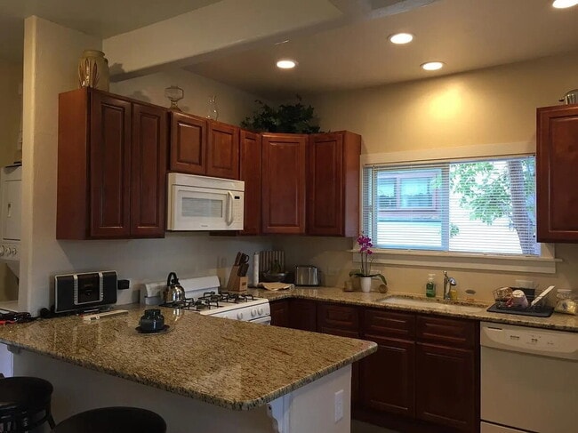 Photo - 932 Grandview Ave