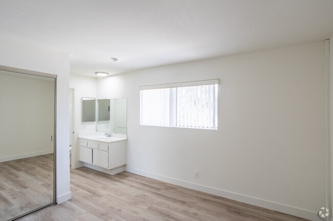 1BR, 1BA - 575SF - Bedroom - Gateway Tarzana Apartments