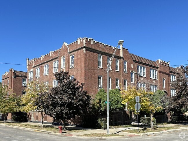Building Photo - 3008 N Whipple St Unit 4 Rental
