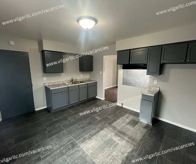 Building Photo - 3 Large Bedrooms • 1 Bathroom home in Gary, IN