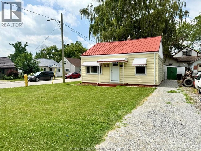 Photo - 20 McNaughton Ave