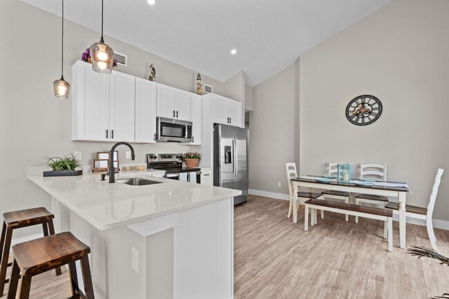 816 W 9th St