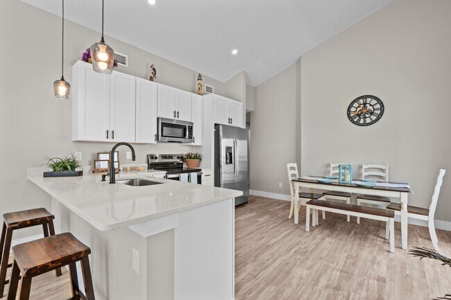 Photo - 816 W 9th St