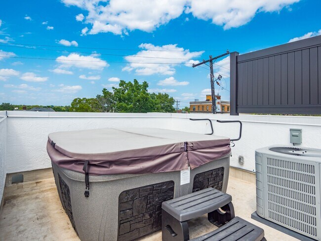 Photo - 1438 Indianola Ave