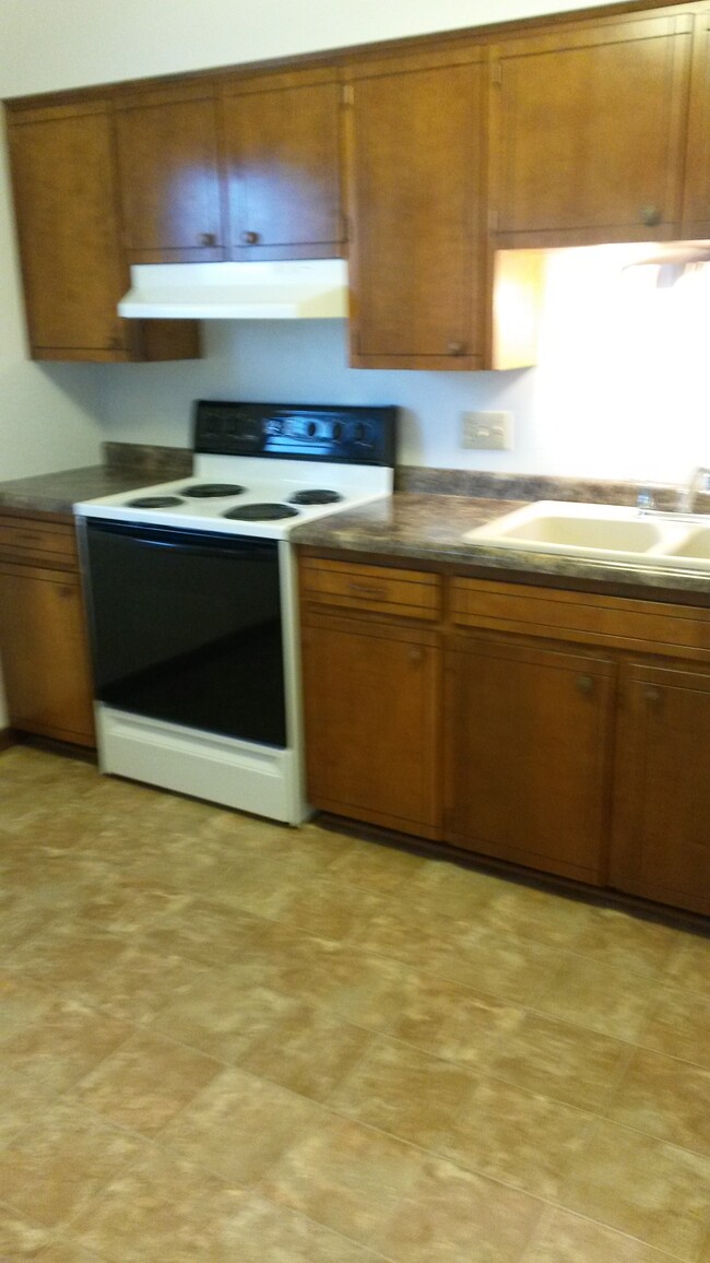 Photo - 609 Blaine St Apartments Unit 2
