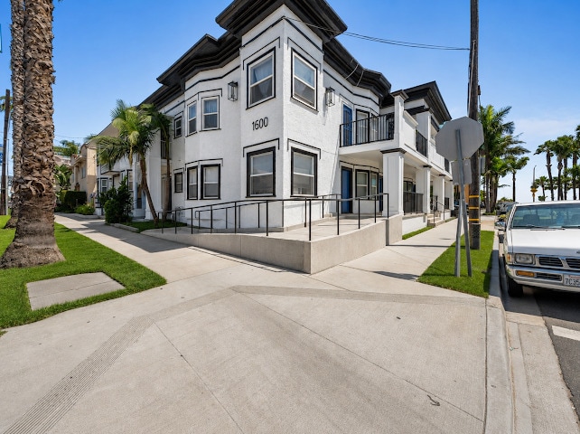 1600 E Ocean Blvd