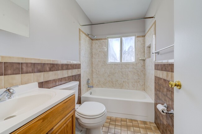 Photo - (354) 3937-39 Jane Unit 3939