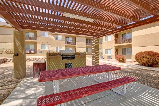 Courtside Apartments