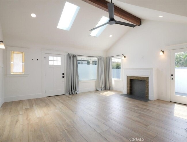 Photo - 446 W 40th St