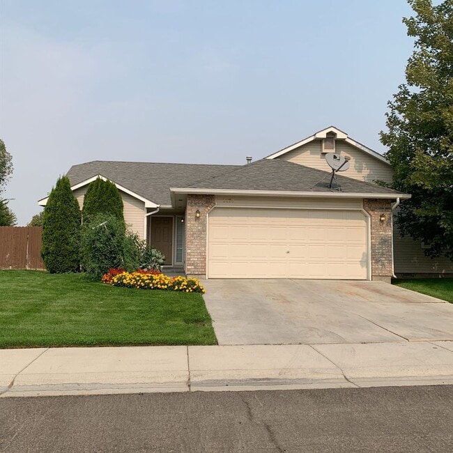 Building Photo - Mitchell Duplex Unit Mitchell 3270