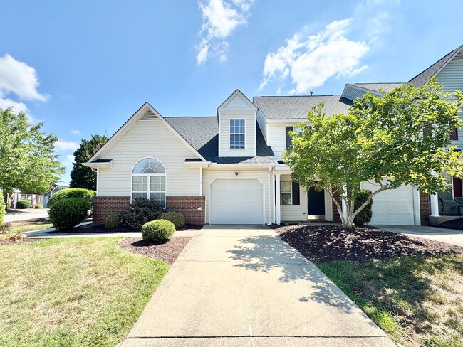 Building Photo - Updated 2 Bedroom with Loft & Neighborhood Pool!
