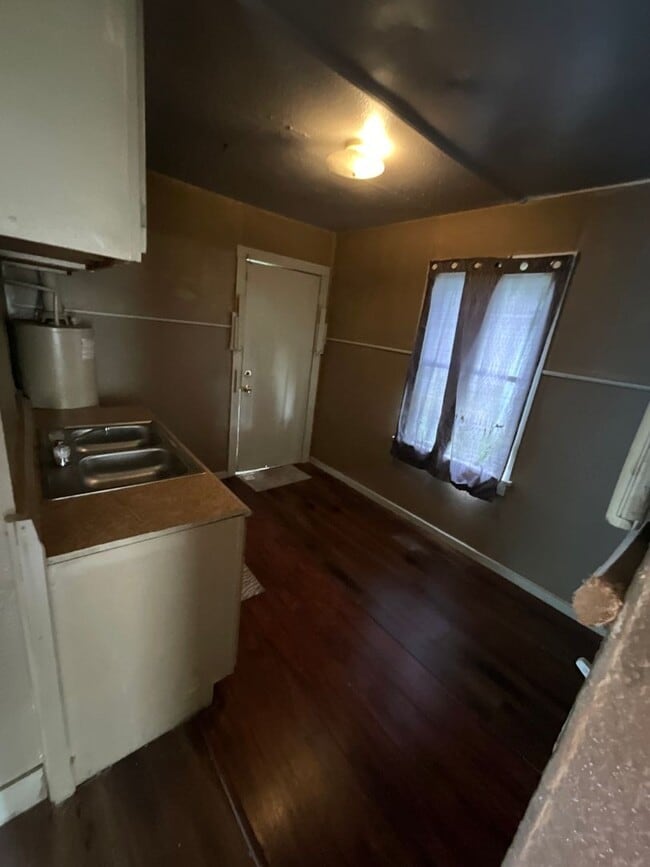 Photo - 1711 Severine St