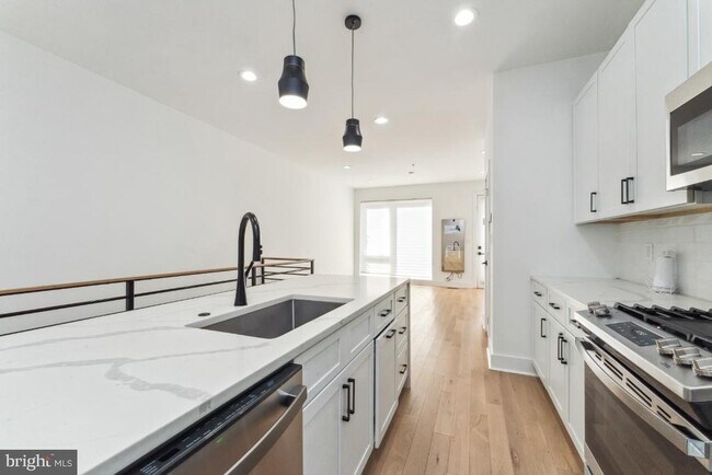 Photo - 3916 14th St NW Unidad 2