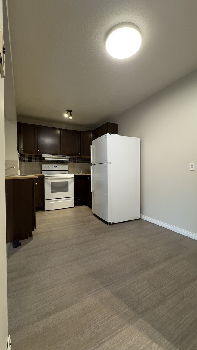 Photo - 9610-9149 149 St Unit 8