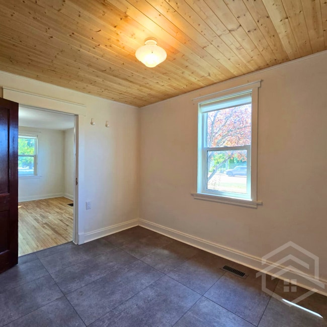 Photo - 2-Bedroom Available in Tillsonburg!!