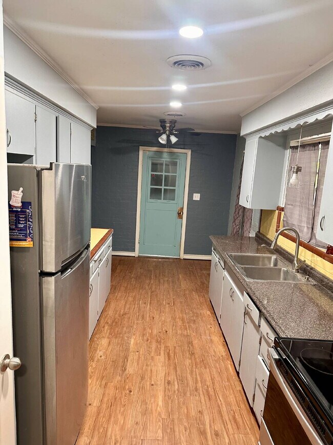 Photo - 713 W Vine Ave