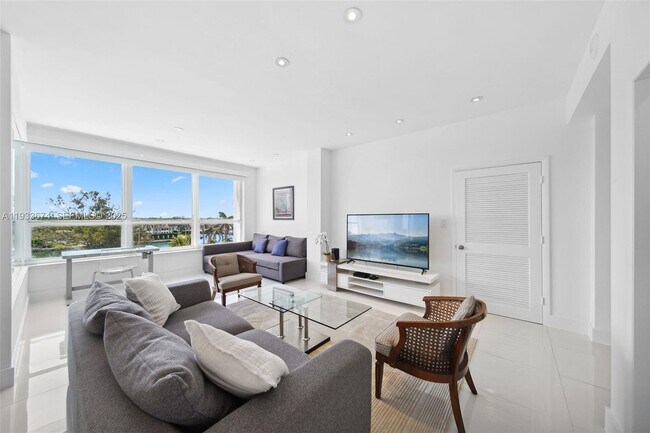 Photo - 4925 Collins Ave Unit 5H