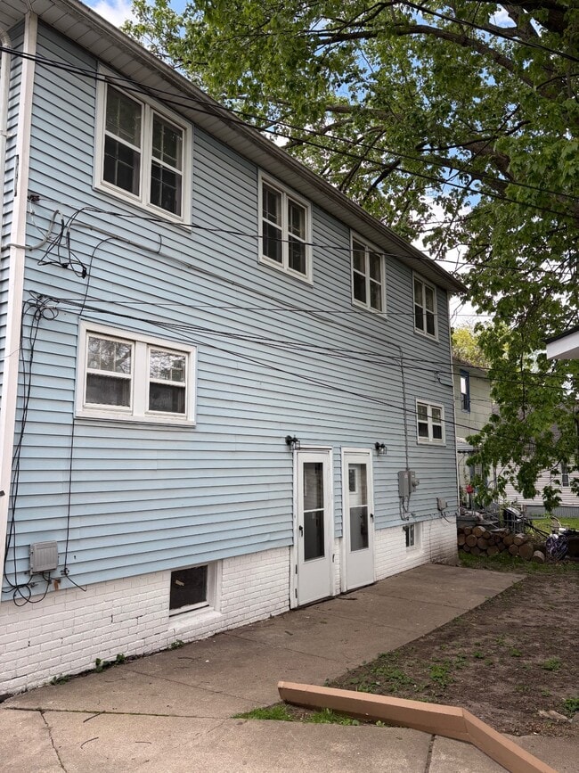 Photo - 121 Jones St